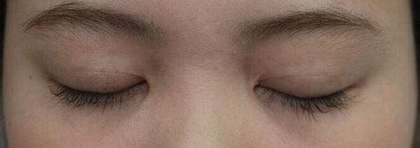 閉眼