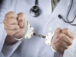 美容外科医逮捕
