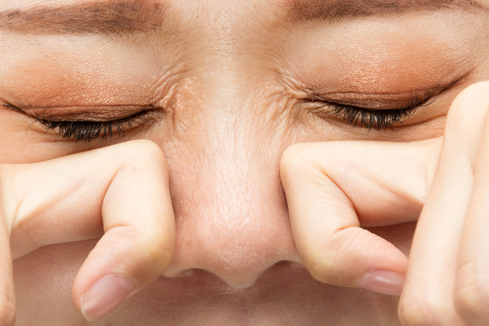 自力で鼻を高くする方法の真実とは？美容外科医が効果を解説！