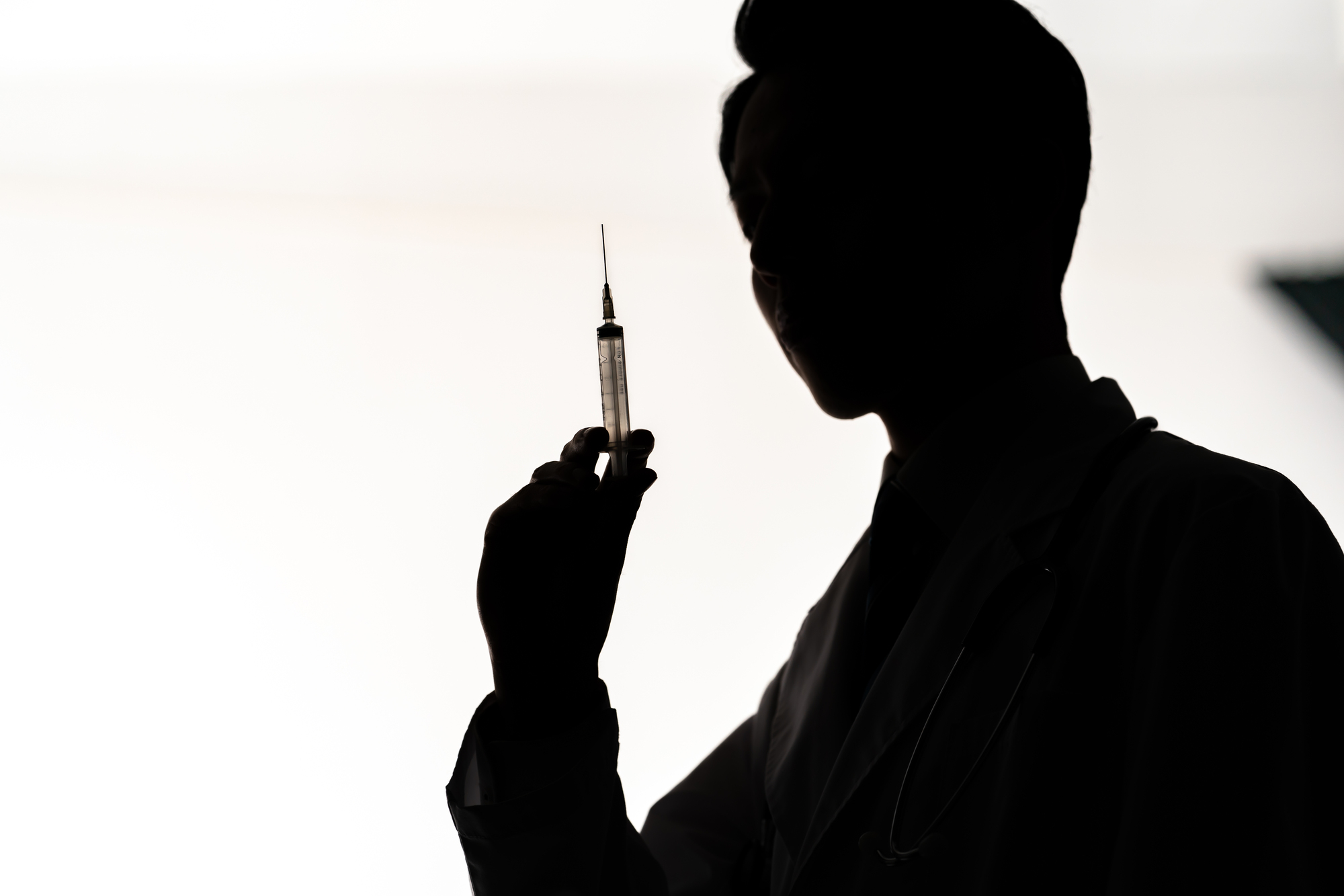 美容外科・自由診療における偽医師・偽看護師に注意！